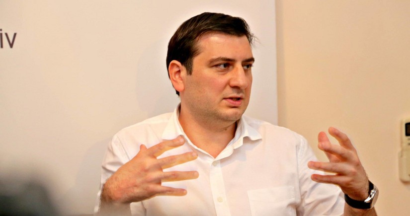 Azər Qasımlının məhkəməsi başlayıb
