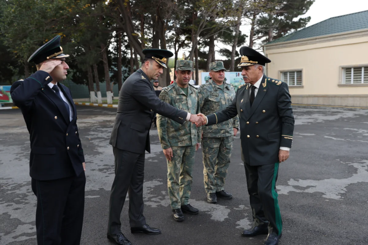 Xanlar Vəliyev hərbi qulluqçularla görüşüb