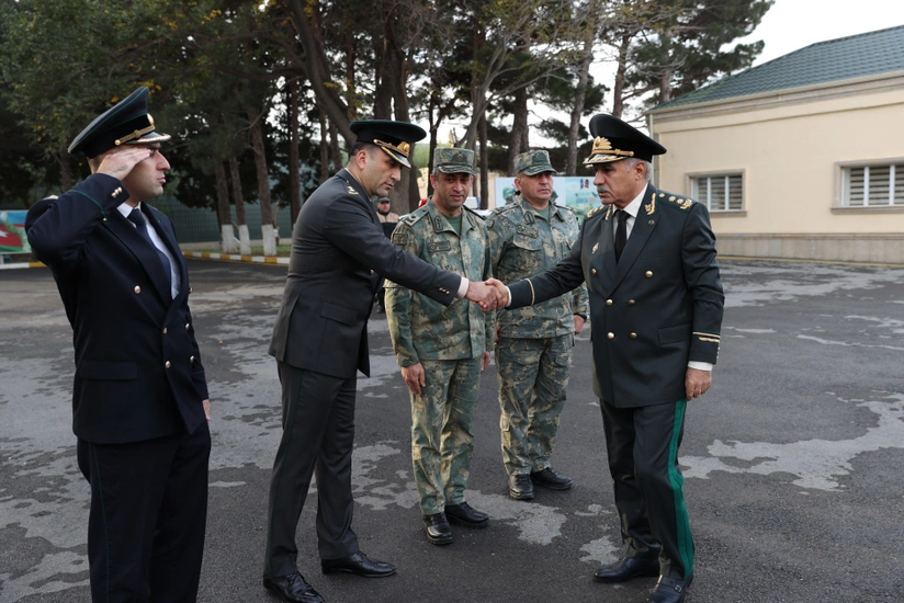 Xanlar Vəliyev hərbi qulluqçularla görüşüb