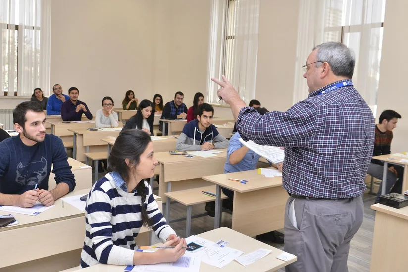 Британские преподаватели проводят в БВШН экзамены зимнего семестра