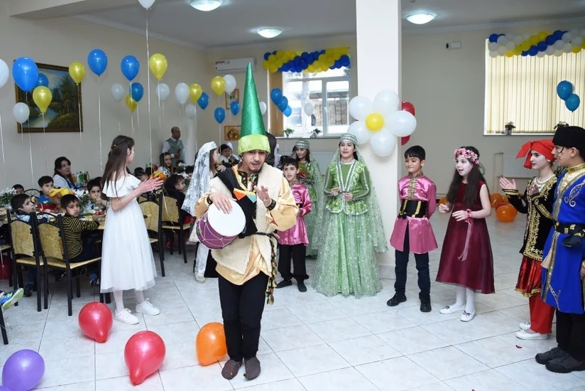 Heydər Əliyev Fondunun təşəbbüsü ilə kimsəsiz və xüsusi qayğıya ehtiyacı olan uşaqlar üçün Novruz şənlikləri keçirilib