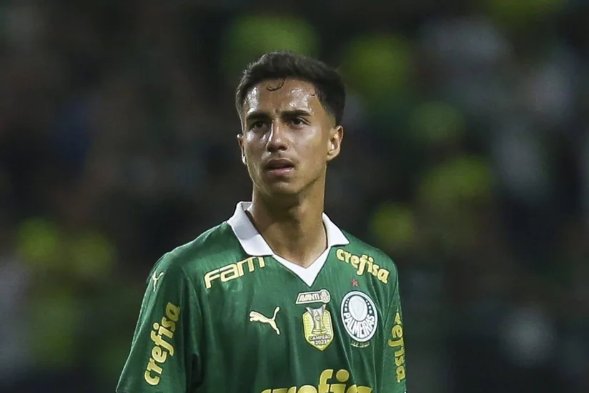 Arsenal və Çelsi 18 yaşlı müdafiəçini transfer etmək istəyir