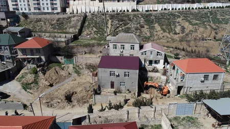 Bakıda ev sökülmədən kanalizasiya kollektorunda qəza aradan qaldırılıb