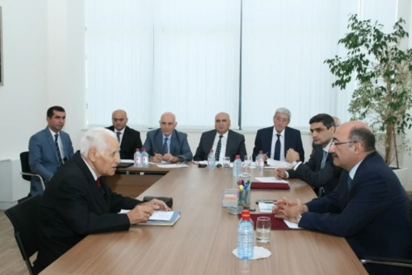 Əbülfəs Qarayev vətəndaşlara kömək edəcəyinə söz verib
