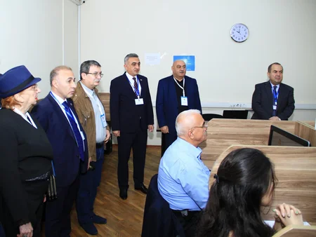 Vəkilliyə qəbul üzrə yazılı test imtahanı keçirilib