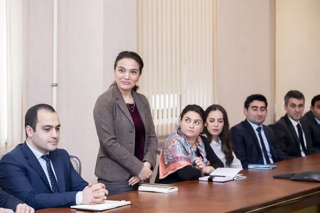 Kənd təsərrüfatı naziri xaricdə təhsil almış əməkdaşları ilə görüşüb