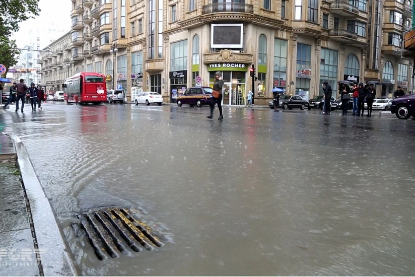 Bakıda hava şəraiti ilə əlaqədar 5 yol qəzası baş verib, bəzi avtomobillər yolda qalıb