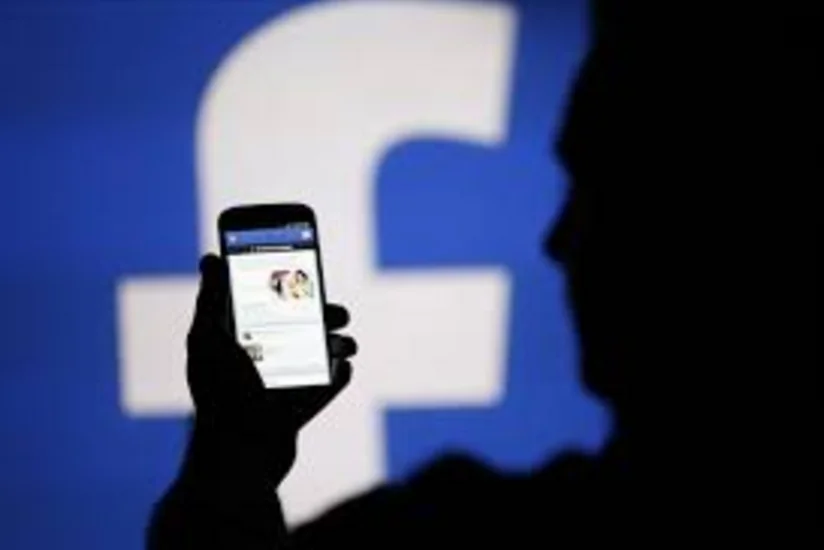 В работе Facebook произошел сбой