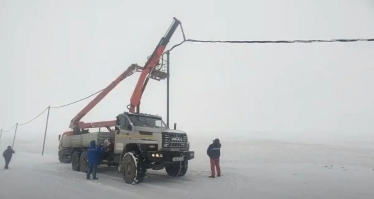 “Azərişıq” Kəlbəcərin kəndinə elektrik xətti çəkir