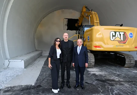 İlham Əliyev və Mehriban Əliyeva Toğanalı-Kəlbəcər-İstisu avtomobil yolunda görülən işlərlə tanış olublar - YENİLƏNİB