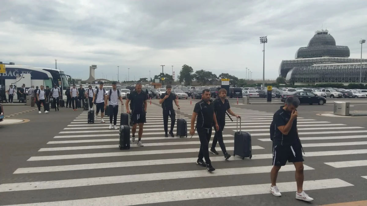 Qarabağ Ferentsvaroşla oyun üçün Macarıstana yola düşüb