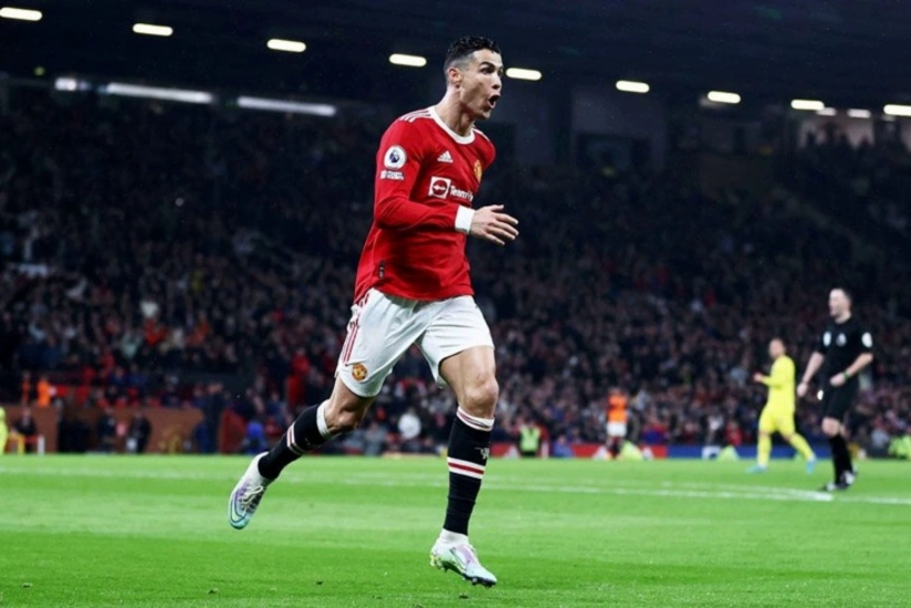 Sporting Lisbon sends offer to Ronaldo