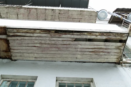 Bakı küçələrində daha bir “balkon” problemi - FOTO