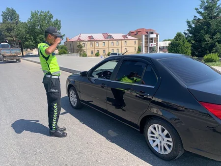 Polis Siyəzəndə reyd keçirdi: maska taxmayanlar cərimələndi