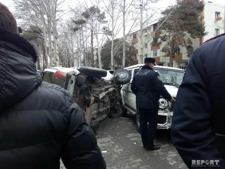 Mingəçevirdə yol qəzası olub, avtomobillərdən biri aşıb