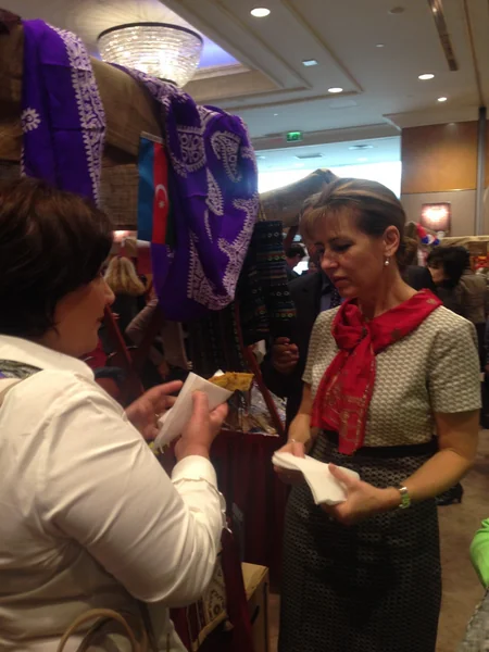 Azərbaycan səfirliyi Budapeştdə təşkil olunan xeyriyyə yarmarkasında iştirak edib