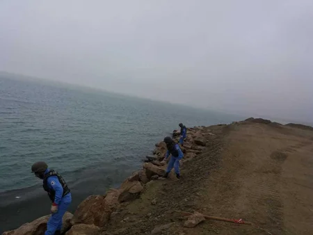 Bakıda dəniz sahilində üzən istiqamətverici nişan tapılıb