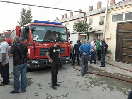Bakıda məcburi köçkünlərin məskunlaşdığı binada yanğın olub - FOTO