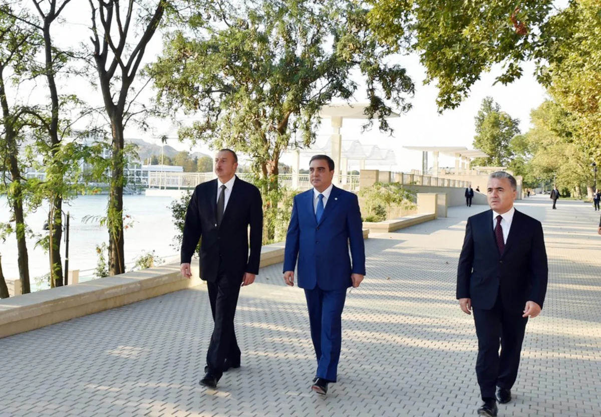 Prezident İlham Əliyev Mingəçevirdə aparılan abadlıq və tikinti işləri ilə tanış olub