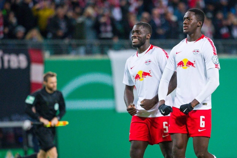 Liverpul Almaniya klubunun iki müdafiəçisini istəyir