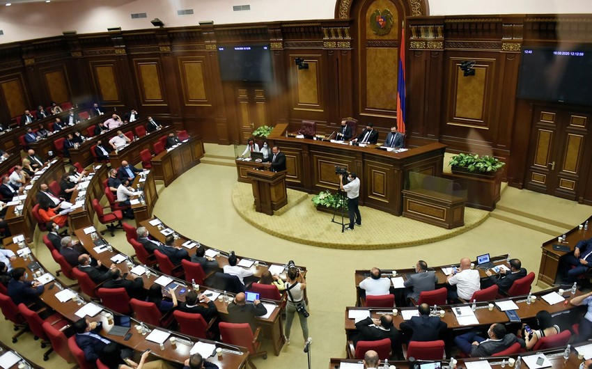 Ermənistanda ilk turda yeni prezidenti seçmək mümkün olmayıb