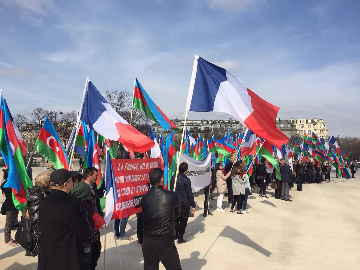 Parisdə Azərbaycan Prezidenti İlham Əliyevə dəstək aksiyası keçirilib