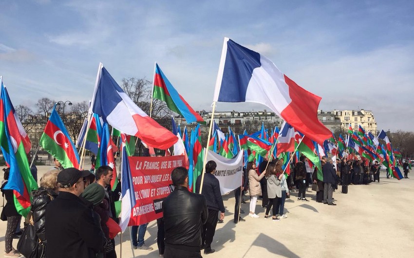 Parisdə Azərbaycan Prezidenti İlham Əliyevə dəstək aksiyası keçirilib