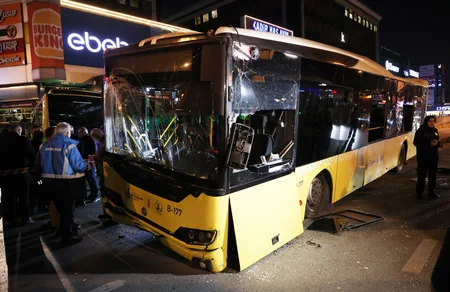 Türkiyədə avtobus qəzaya uğrayıb, azərbaycanlı ağır yaralanıb