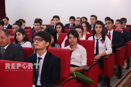Bakı Ali Neft Məktəbində 2015-2016-cı tədris ilinin başlanması münasibətilə tədbir keçirilib
