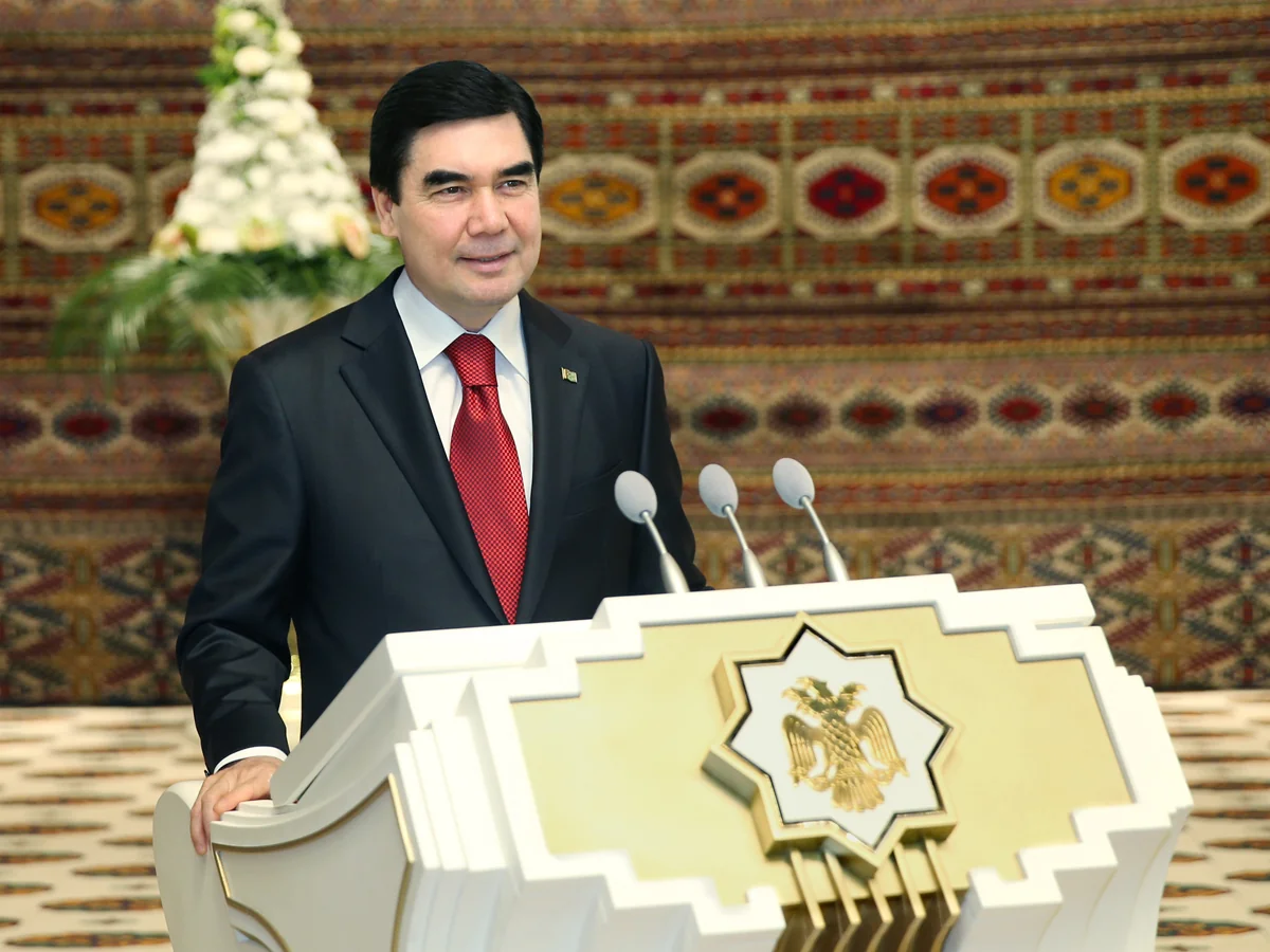 Президент Туркменистана провёл рабочее совещание на заводе по производству бензина из природного газа