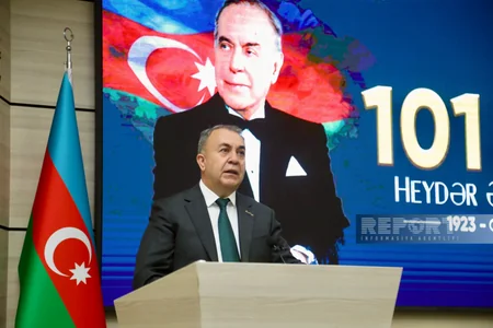 Baş Prokurorluqda Ümummilli Liderin anadan olmasının ildönümü ilə əlaqədar tədbir keçirilib