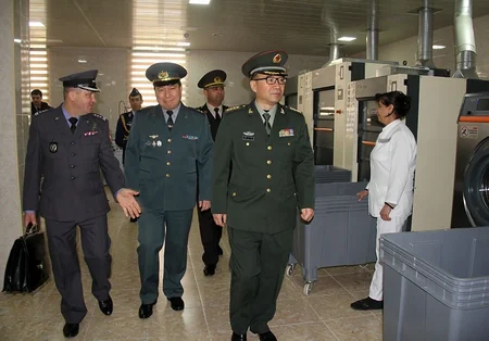 Nazirlik xarici attaşeləri Hərbi Liseyə apardı