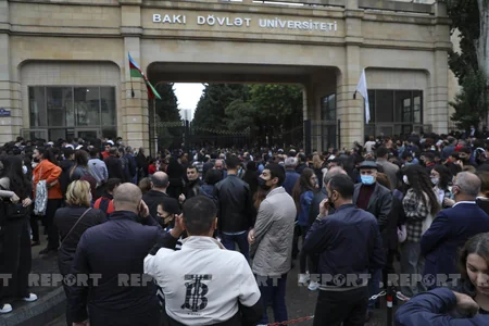 Orta məktəblərin yuxarı siniflərində və universitetlərdə dərslər başlayıb