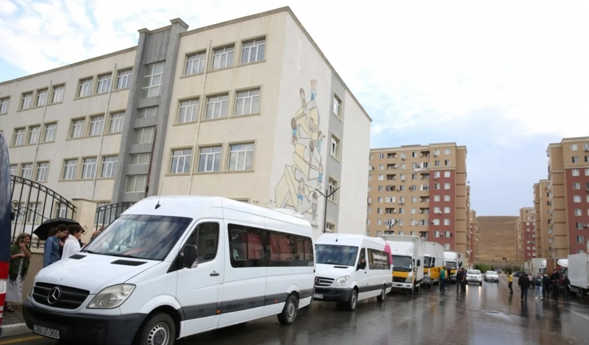 Bu gün daha bir neçə ailə Laçın şəhərinə yola salınıb