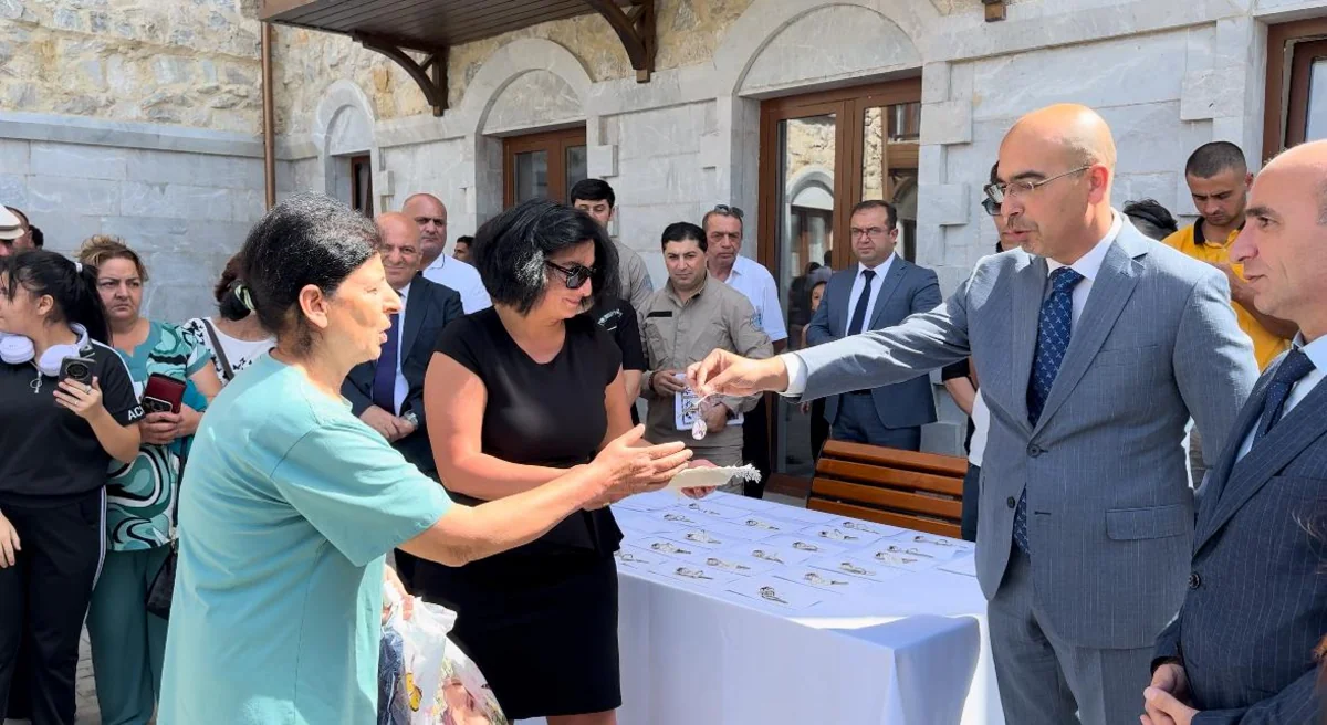 Daha 30 ailəlik köç karvanı Şuşaya çatıb, açarlar təqdim edilib – YENİLƏNİB