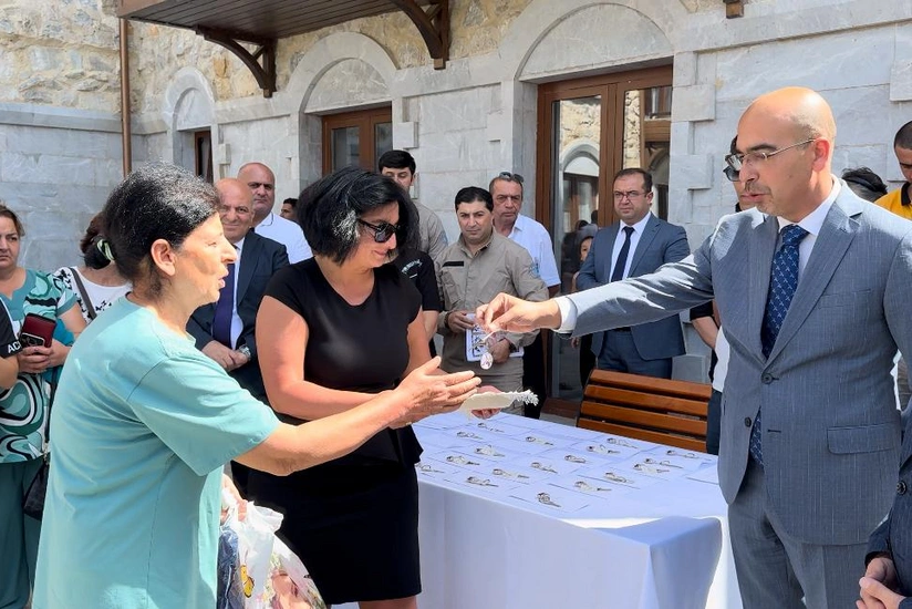 Daha 30 ailəlik köç karvanı Şuşaya çatıb, açarlar təqdim edilib – YENİLƏNİB