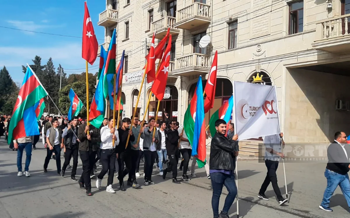 Gəncədə Türkiyə Cümhuriyyətinin yaranmasının 100-cü ildönümü münasibətilə yürüş keçirilir