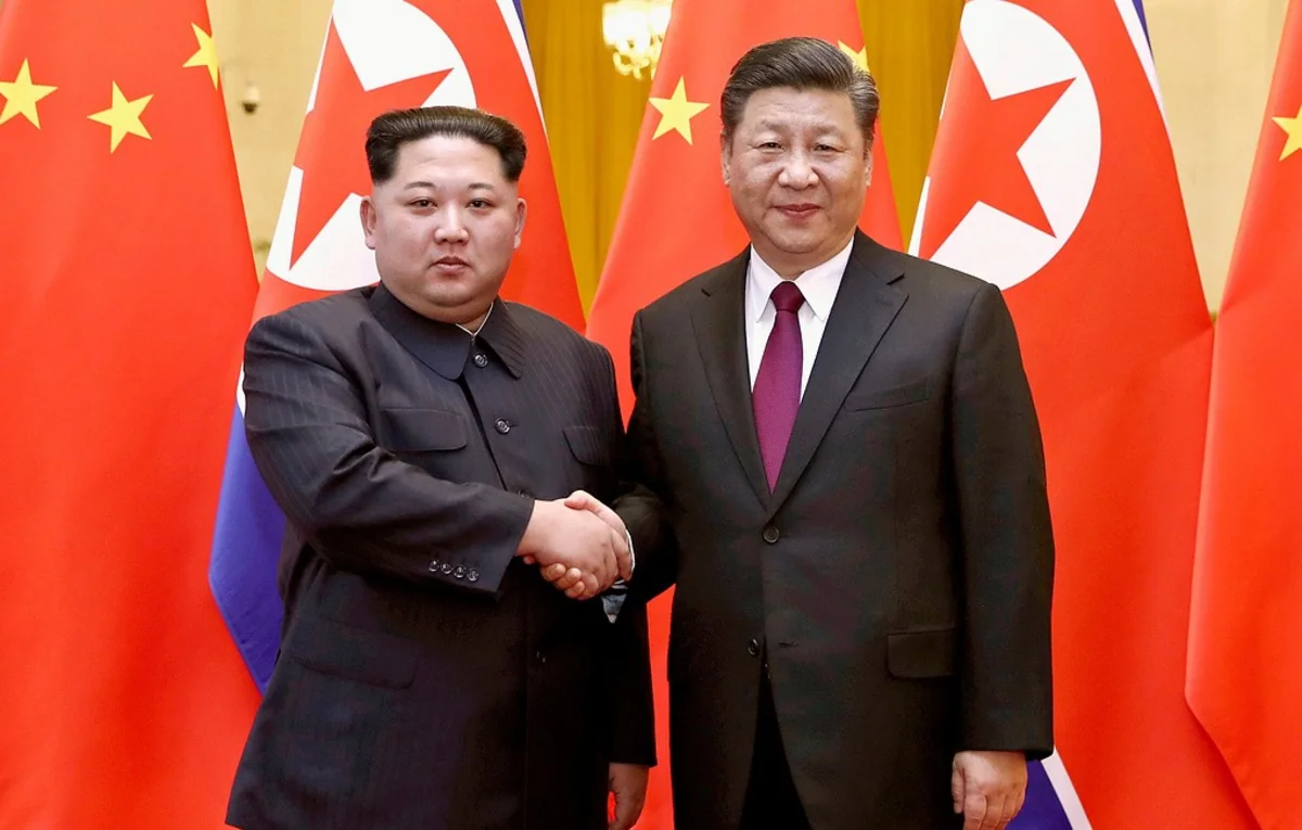 Kim Çen In Si Szinpinin dəvəti ilə Çinə səfər edir