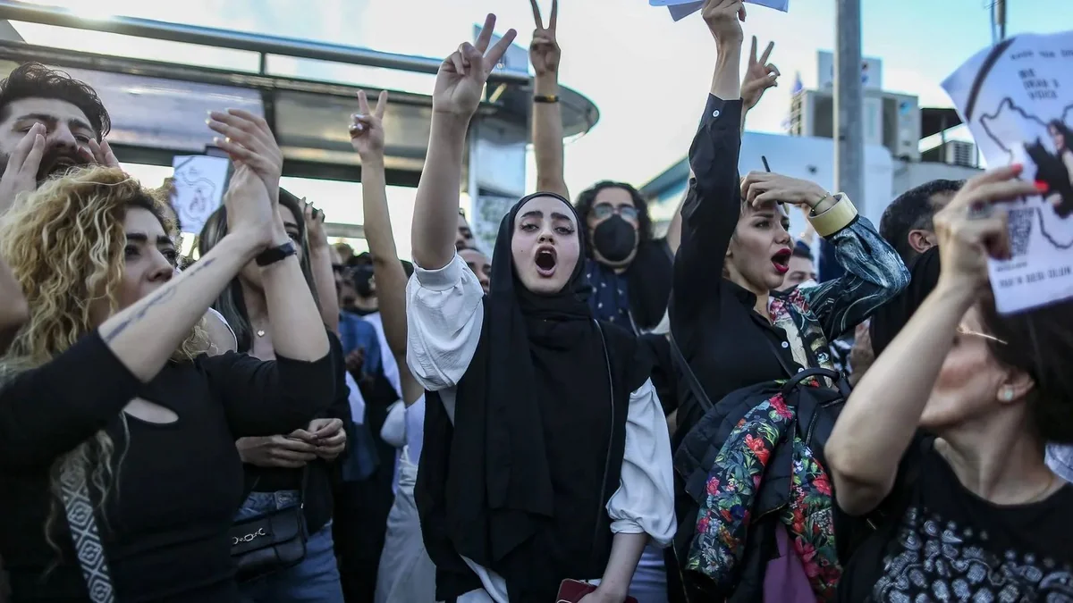 İran rejiminin ideoloqlarından biri: “Həbs hicabla mübarizə yolu deyil”