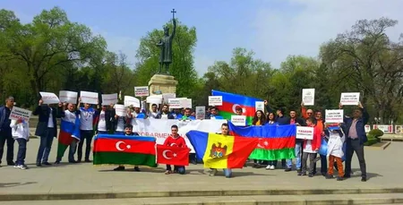 Azərbaycanlı tələbələr Moldovada nümayiş keçiriblər