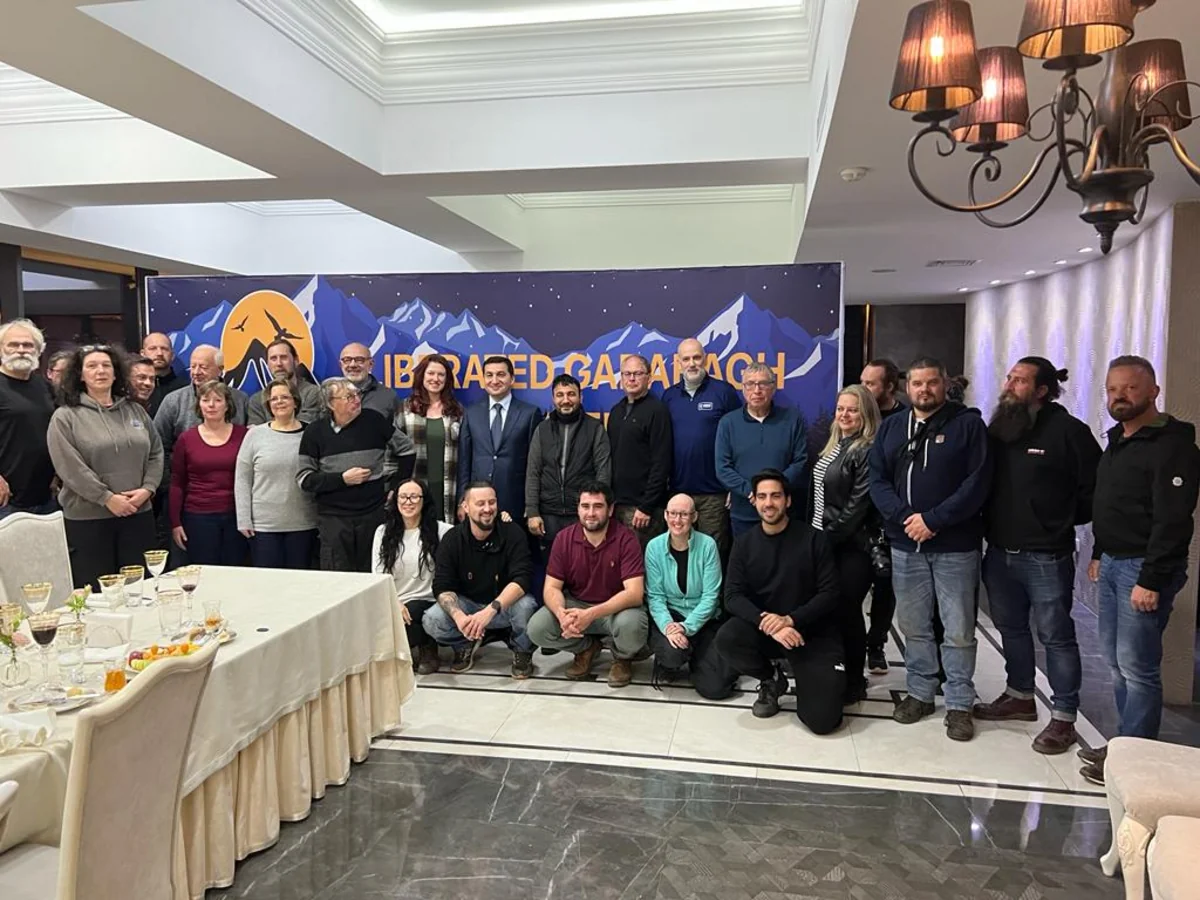 Hikmat Hajiyev meets int’l travelers