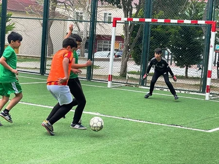 Paytaxtın abad məhəllələrində minifutbol yarışlarına start verilib
