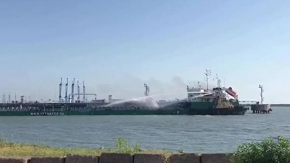 Пожар в порту Махачкалы потушен