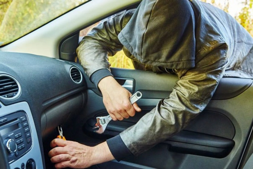 Qubada avtomobil oğurlanıb