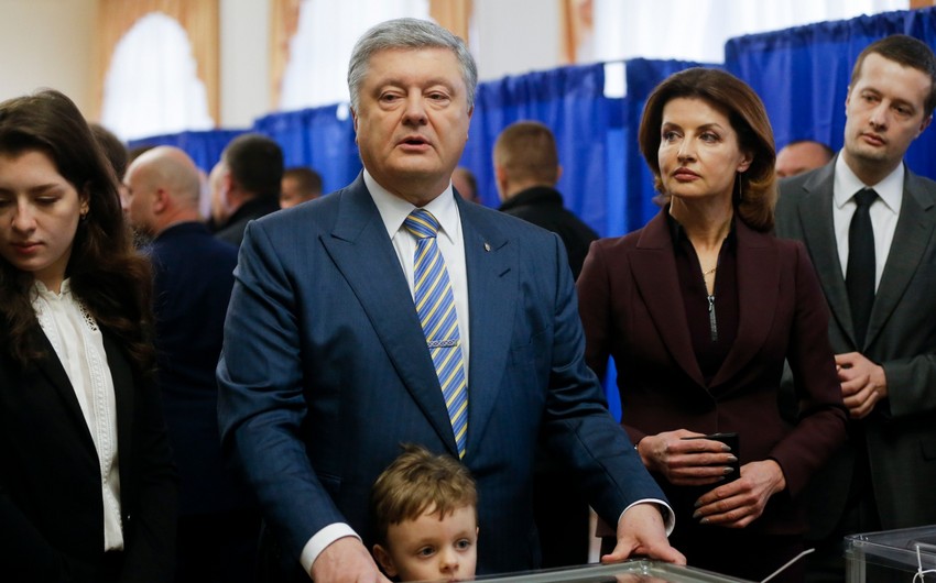 Ukrayna prezidenti Pyotr Poroşenko səsvermə hüququndan istifadə edib