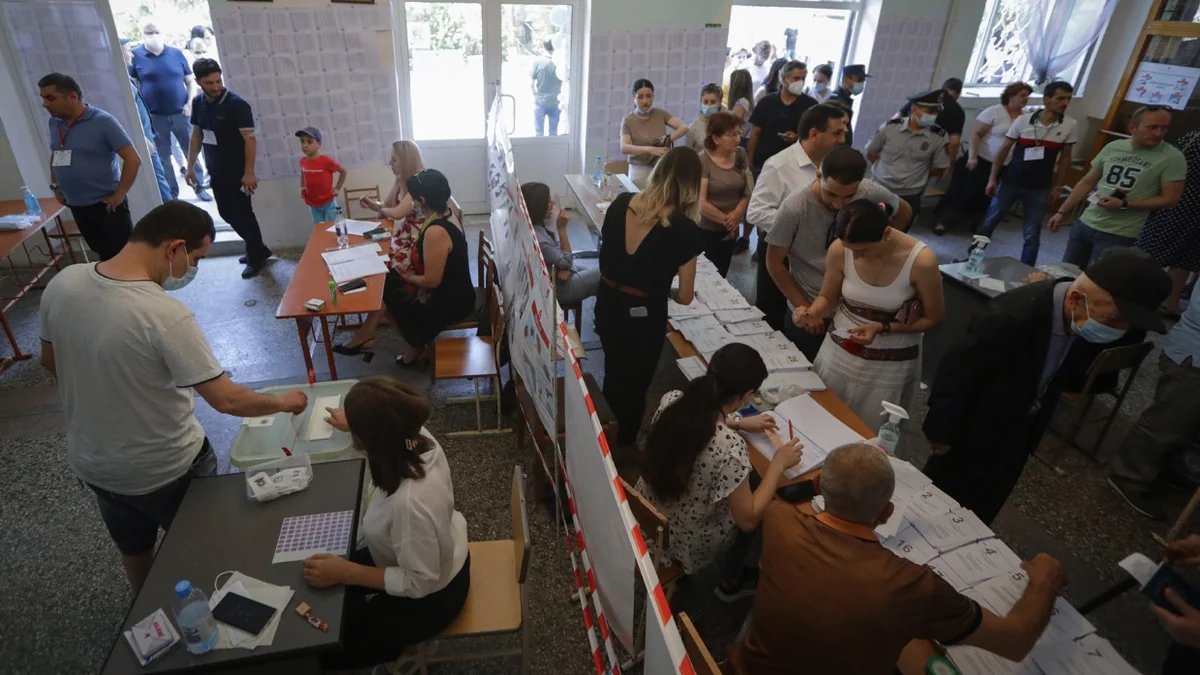 Ermənistanda problemli seçki məntəqələrində səslər yenidən sayılacaq