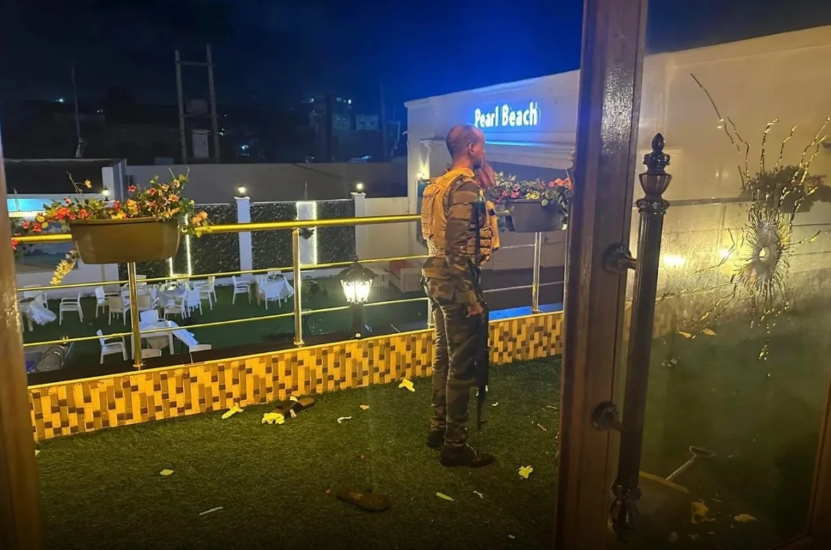 Somalidə silahlılar hotelə hücum edib, ölənlər var