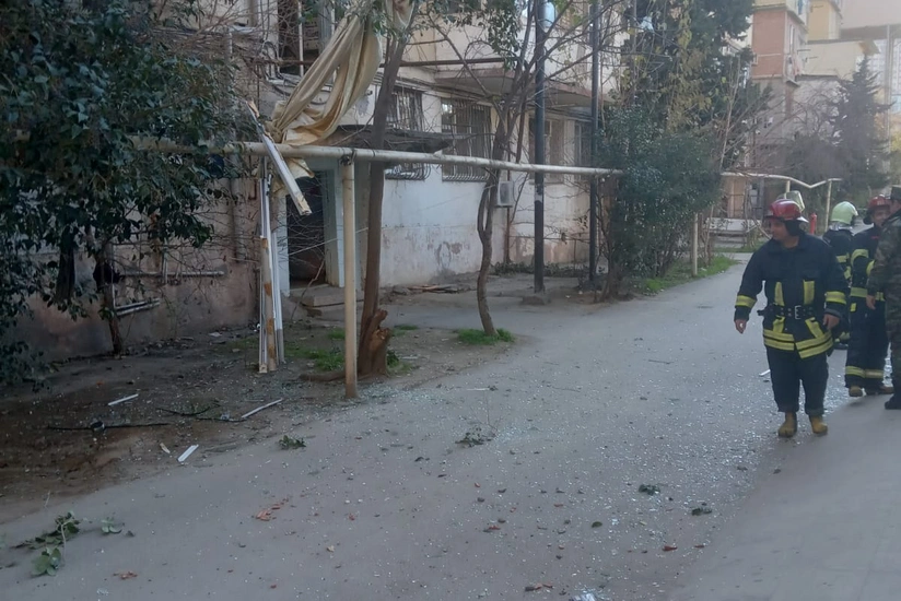 Bakıda yaşayış binasında partlayış baş verib, xəsarət alanlar var