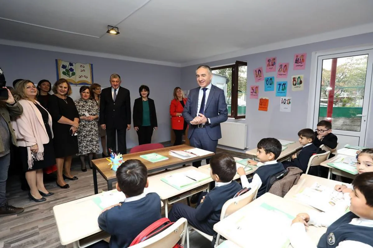 Gürcüstanın təhsil naziri Marneulidə yeni təhsil mərkəzi ilə tanış olub