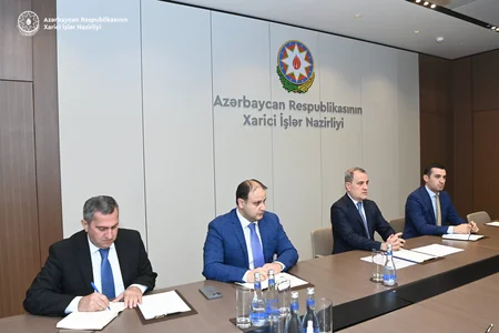 Sudanın yeni təyin olunmuş səfiri etimadnaməsinin surətini Ceyhun Bayramova təqdim edib